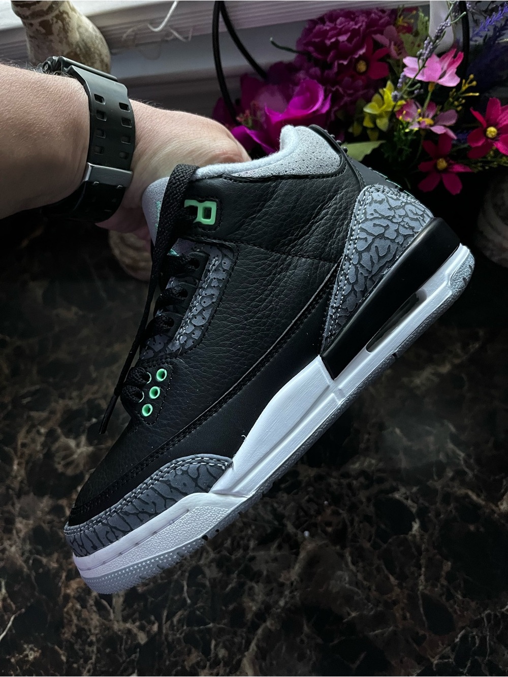 Jordan 3 Retro
Green Glow
Streetwear/Lifestyle Shoes
Size 4 Youth/5.5 Women - Picture 10 of 11